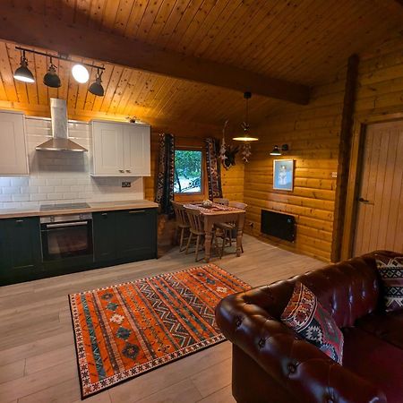 Pineshadow Lodge-Dog Friendly Kenwick Park Louth Louth  Bagian luar foto